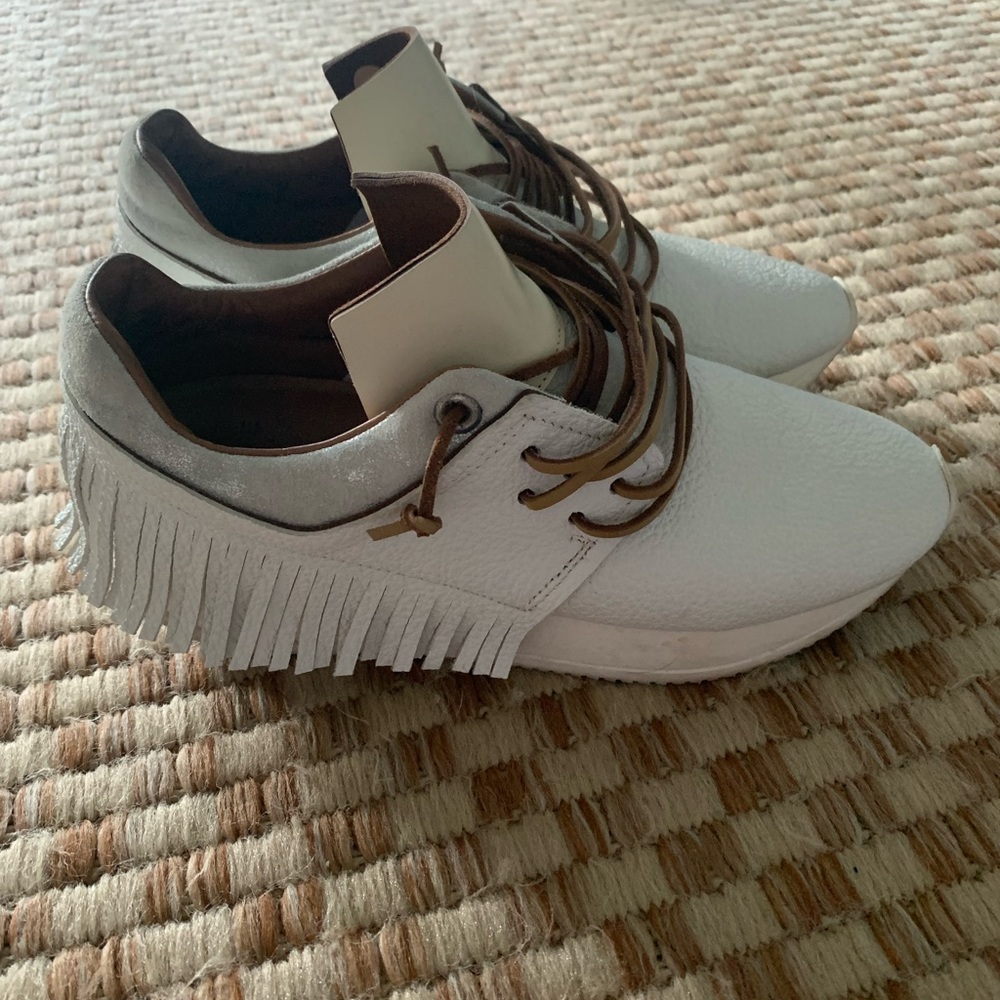Esseutesse Fringe Sneakers size 38